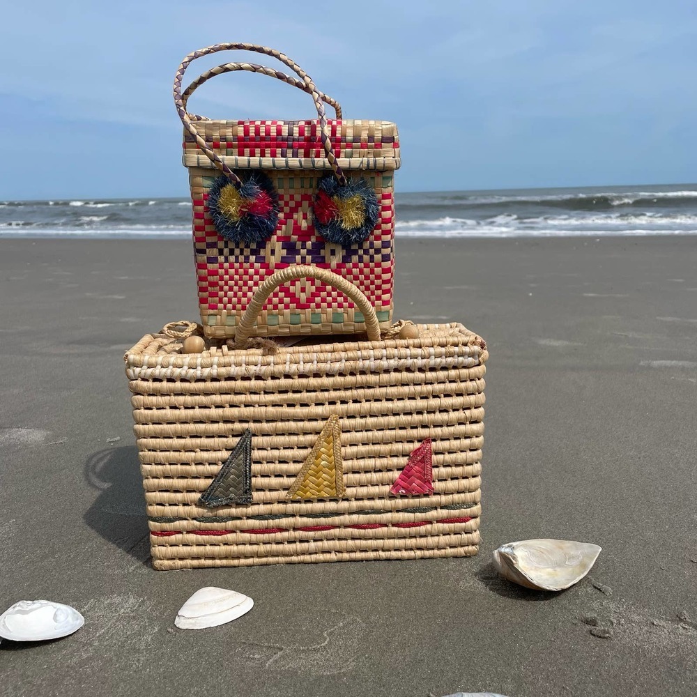 Vintage 80s Woven Raffia Basket Bag Red/Blue Aztec Southwest Pattern